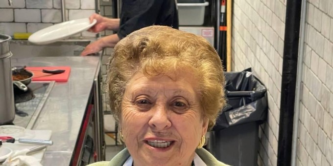 В Нью-Йорке есть заведение, где готовят только бабушки по секретным семейным рецептам