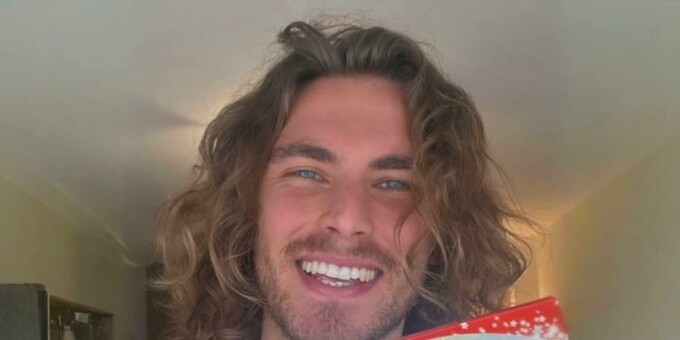 Как выглядит мальчик с упаковки шоколада Kinder?